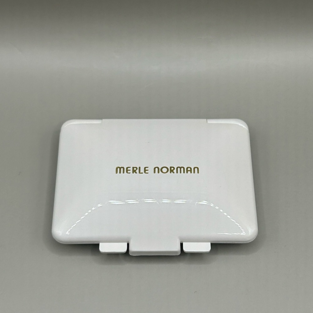 Merle Norman Luxiva Compact- Bisque Powder Foundation